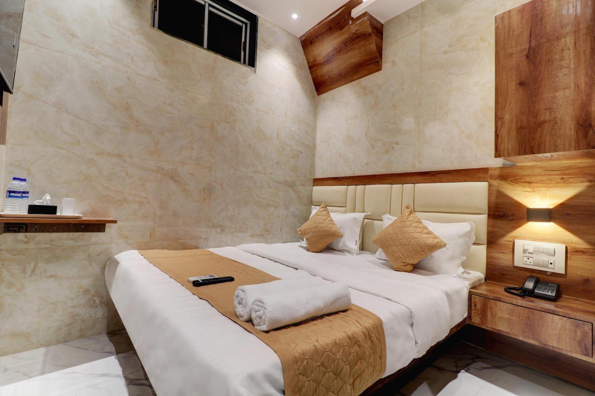 Hotel Omega Mumbai Exterior photo