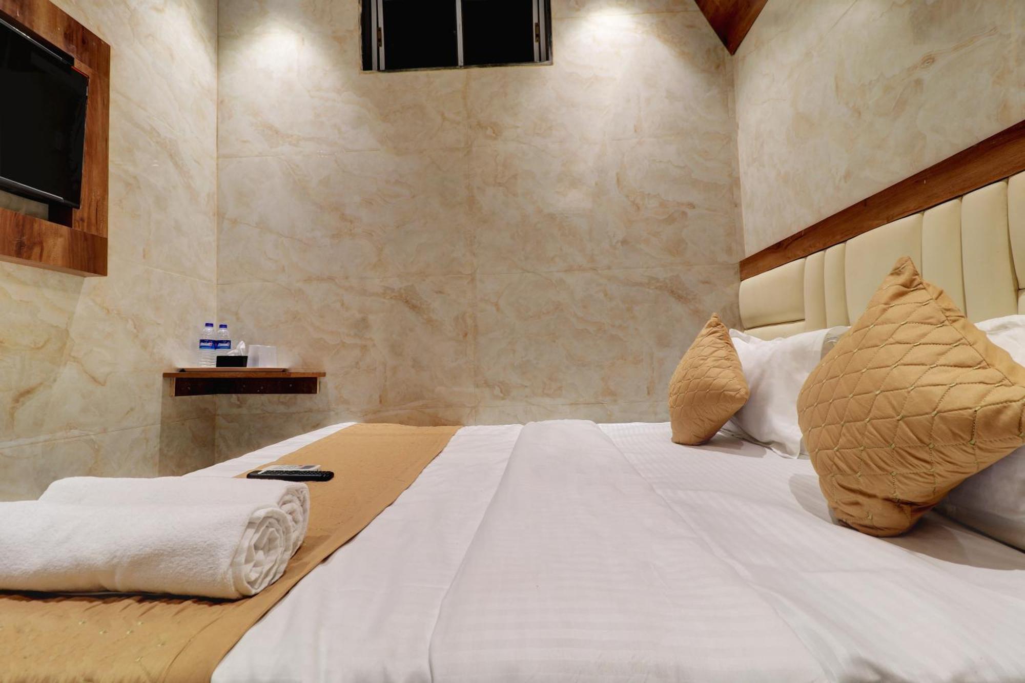 Hotel Omega Mumbai Exterior photo